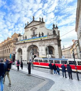 Nemzetközi vizeken: partnerségépítés Prágában